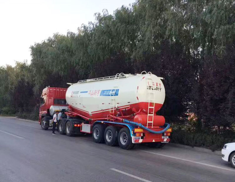 粉粒物料運(yùn)輸罐車(chē)掛車(chē)